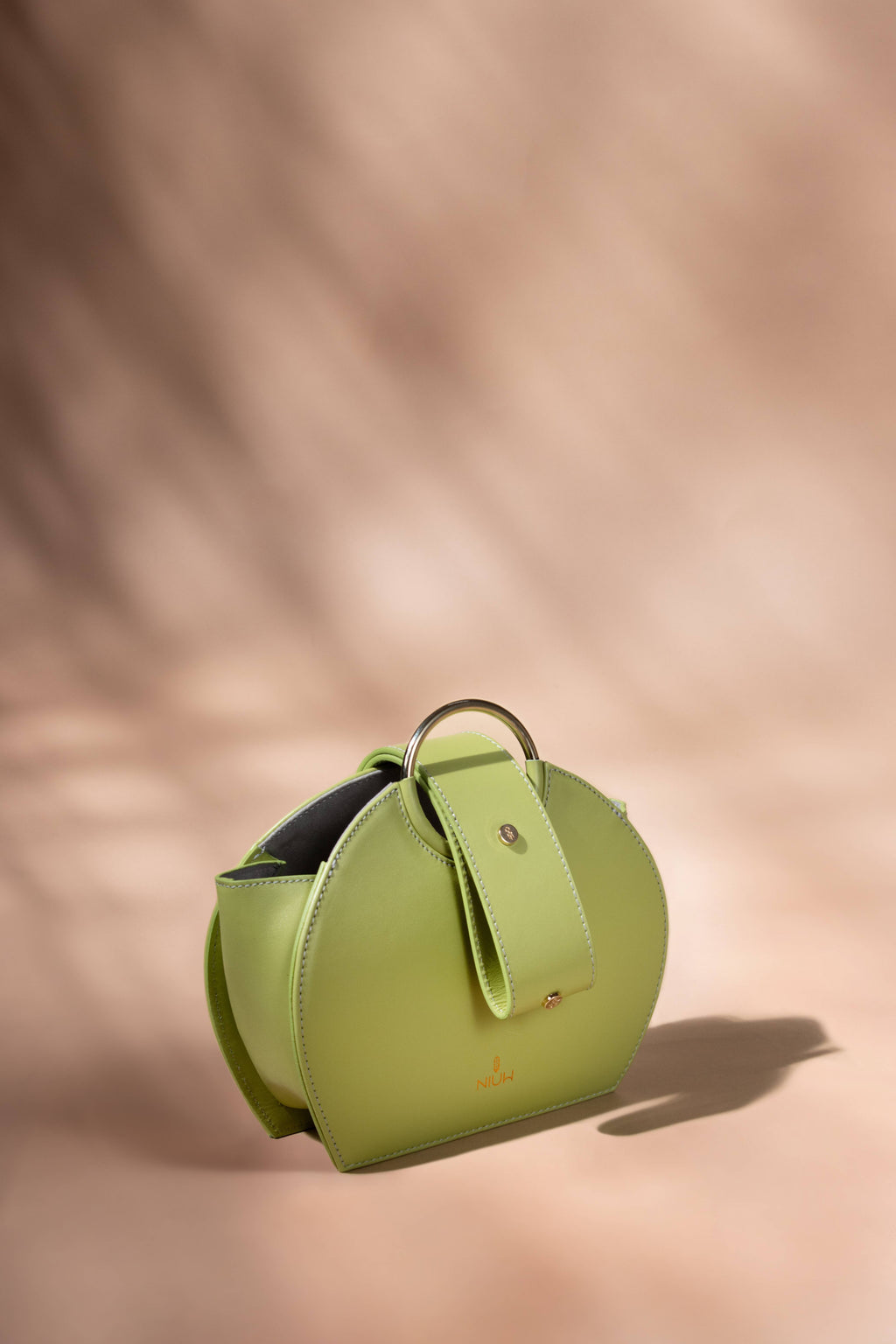 Bolsa circular de piel metálica Coa