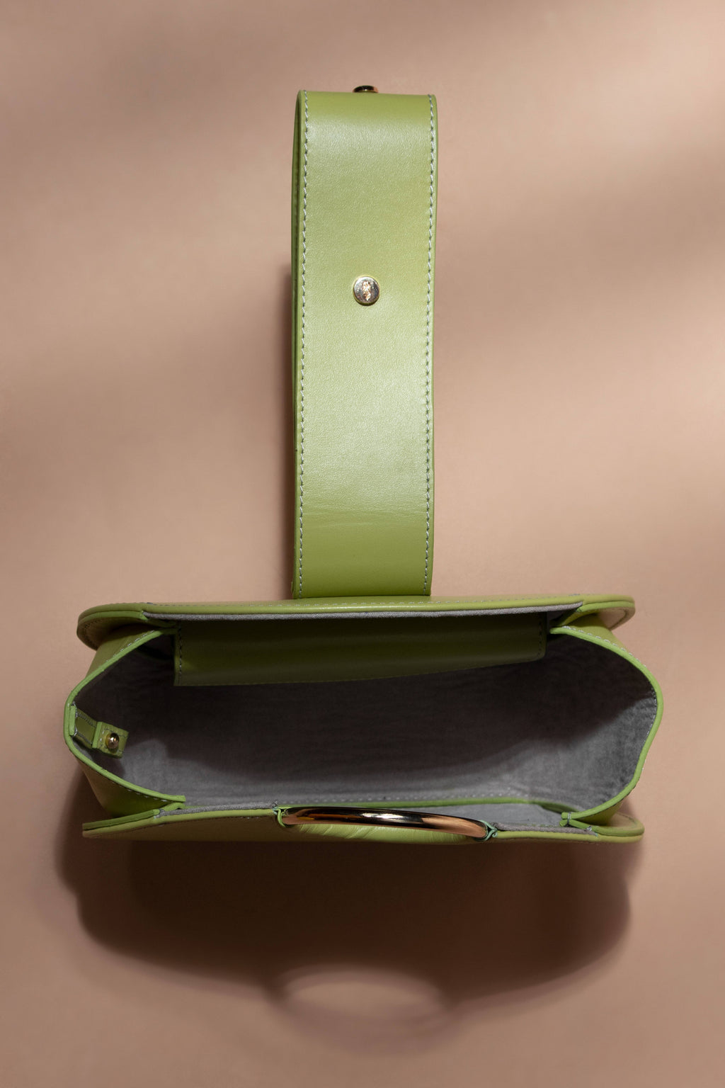 Bolsa circular de piel metálica Coa