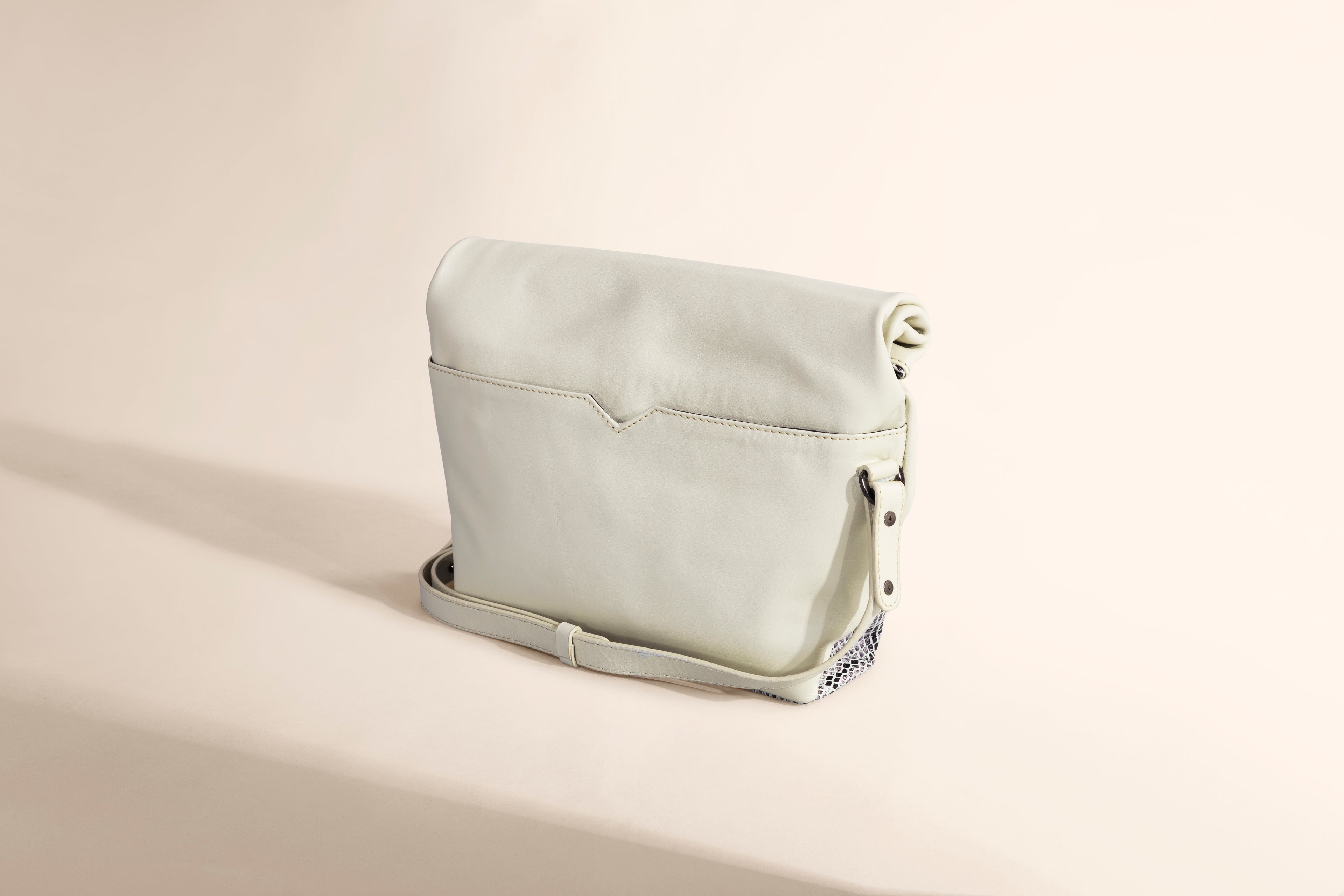 Bolsa crossbody de piel con textura Toquí